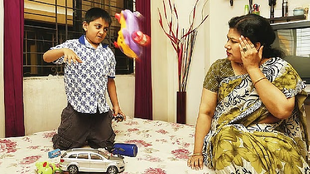 সন্তান লালন–পালন করতে গিয়ে অনেকেই মানসিক চাপে পড়ে শিশুর প্রতি কঠোর হয়ে ওঠেন