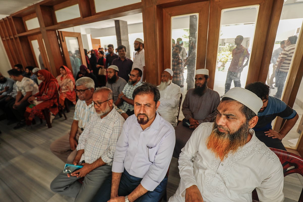 খুলনা প্রকৌশল ও প্রযুক্তি বিশ্ববিদ্যালয়ে (কুয়েট) সংঘর্ষ ও শিক্ষক লাঞ্ছিতের ঘটনায় বিচারিক প্রক্রিয়া দ্রুততম সময়ের মধ্যে শেষ করার দাবিতে তৃতীয় দিনের মতো অবস্থান কর্মসূচি পালন করেছে বিশ্ববিদ্যালয় শিক্ষক সমিতি। আজ দুপুরে প্রশাসনিক ভবনে