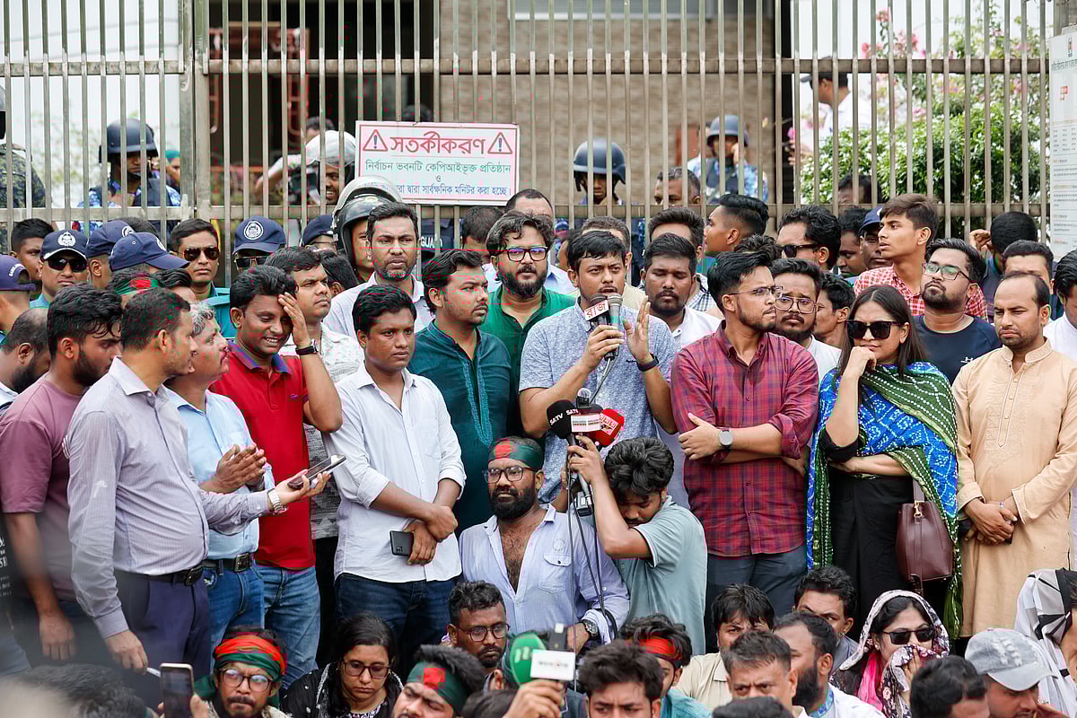 নির্বাচন কমিশন পুনর্গঠন ও স্থানীয় সরকার নির্বাচনের দাবিতে জাতীয় নাগরিক পার্টির (এনসিপি) বিক্ষোভ সমাবেশ। নির্বাচন কমিশন কার্যালয়, আগারগাঁও