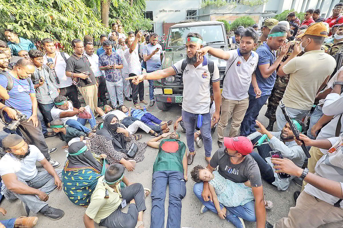 ছাত্র–জনতার অভ্যুত্থানের পর থেকেই বিভিন্ন গোষ্ঠী দাবিদাওয়া নিয়ে সড়কে নামছে