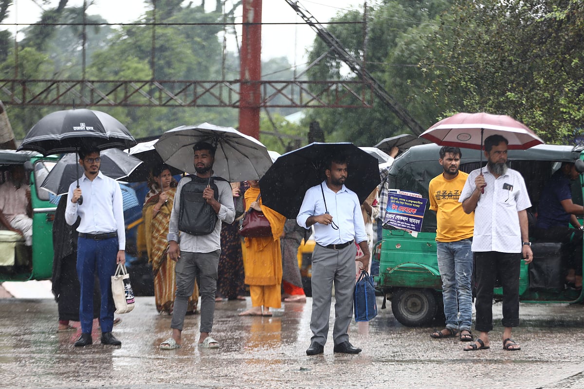 সিলেটে গত কয়েক দিন ধরে বৃষ্টি হচ্ছে। বৃহস্পতিবার সকাল থেকে থেমে থেমে বৃষ্টি হচ্ছে