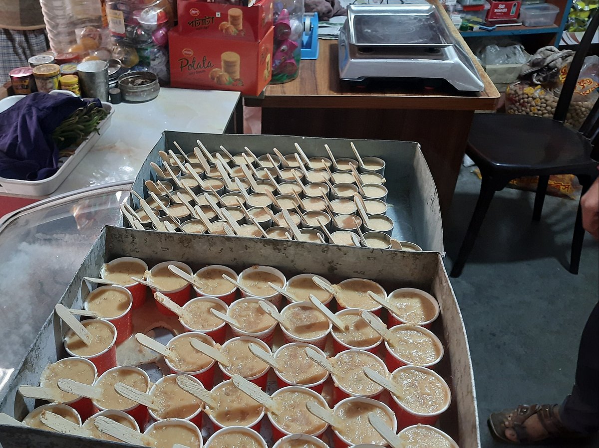 একবার ব্যবহারের উপযোগী কাপের আকারভেদে আইসক্রিমটি ১০ ও ২০ টাকায় বিক্রি হয়