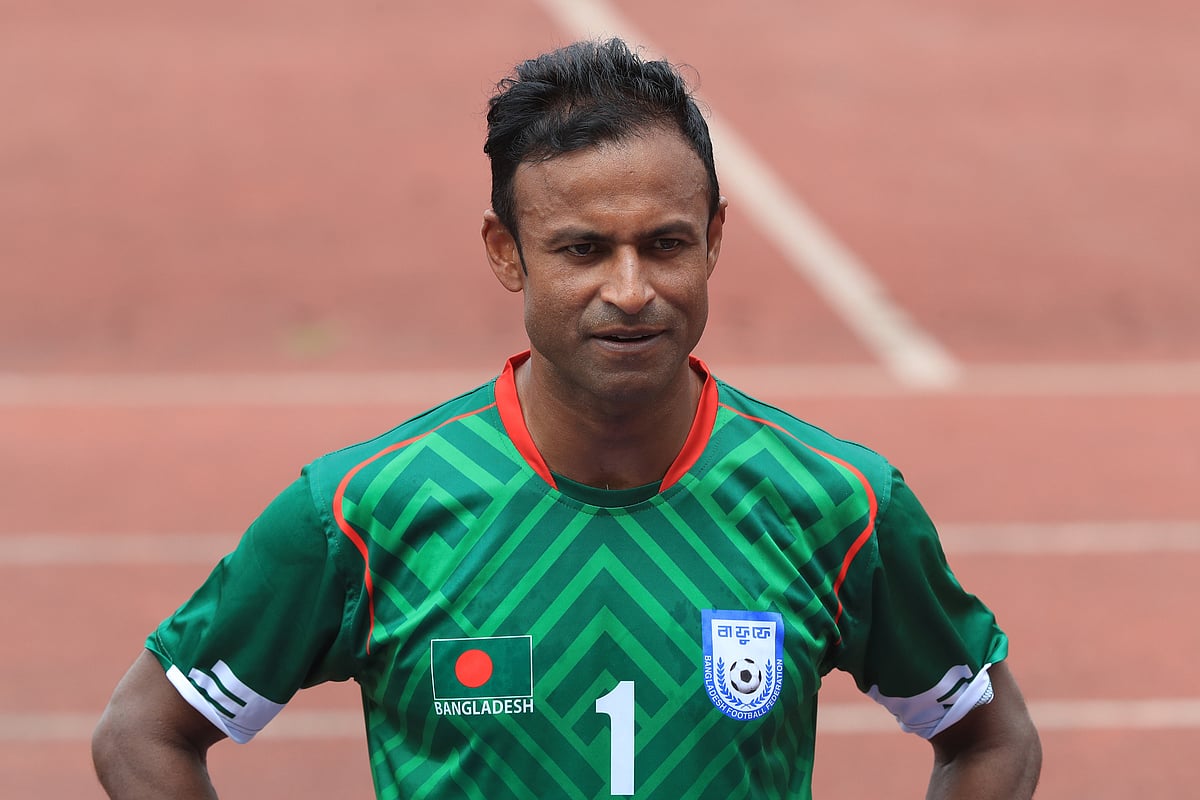 ফুটবল ছাড়ার ঘোষণা দিয়েছেন বাংলাদেশ জাতীয় ফুটবল দলের সাবেক গোলরক্ষক আশরাফুল ইসলাম