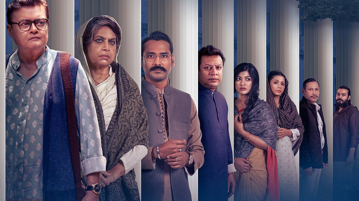 ‘গুলমোহর’-এর পোস্টার থেকে। ছবি: চরকির সৌজন্যে