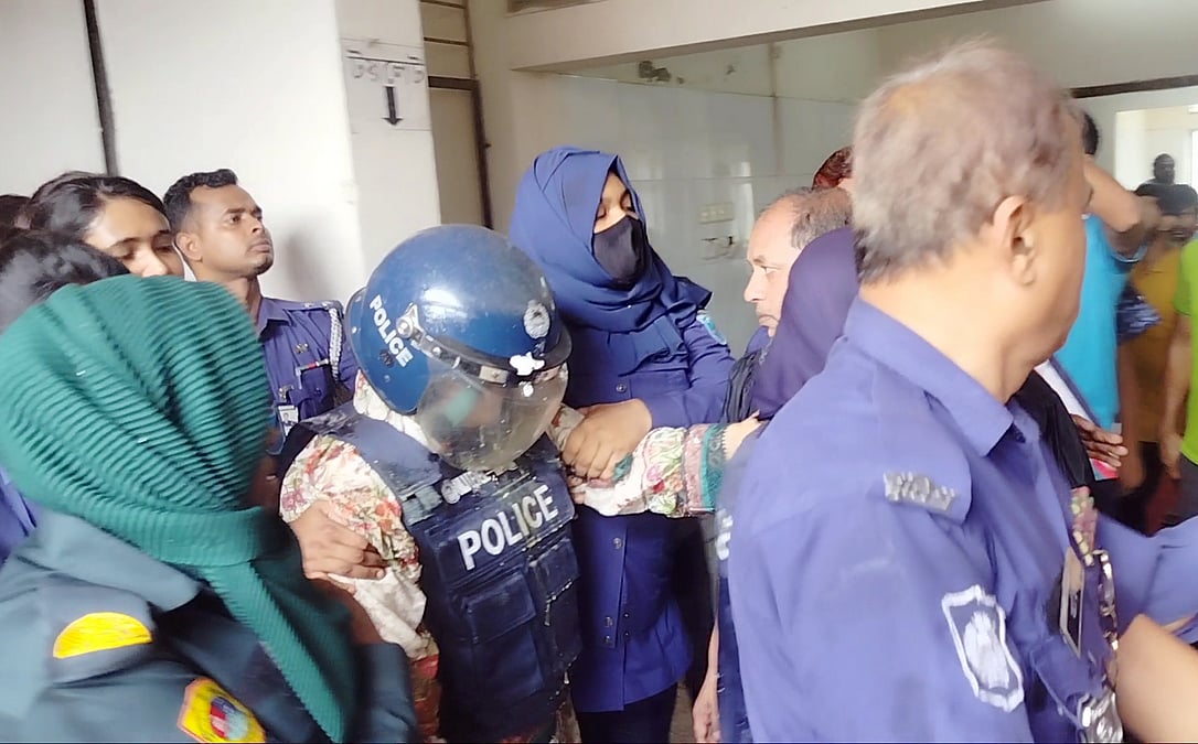 Mushukdan sperma chiqarilayotgan porno