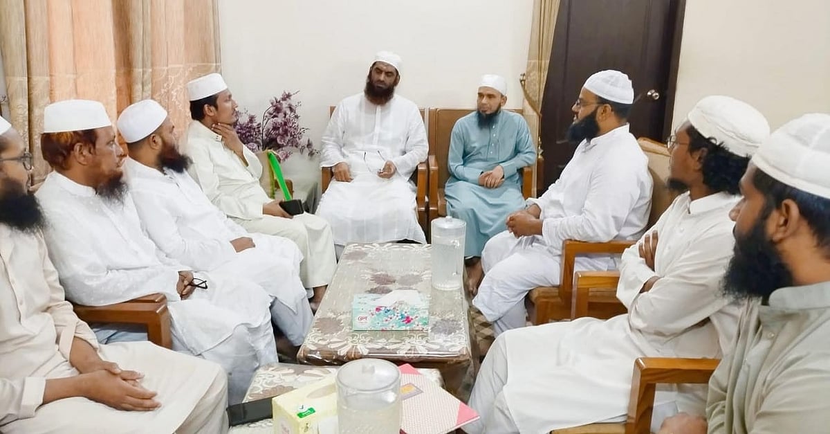 বৃহস্পতিবার রাজধানীর মোহাম্মদপুরে জামিয়া রাহমানিয়া মাদ্রাসায় ‘শাপলা স্মৃতি সংসদ’-এর উদ্যোগে একটি বিশেষ বৈঠক হয় ঢাকা, ২২ মে