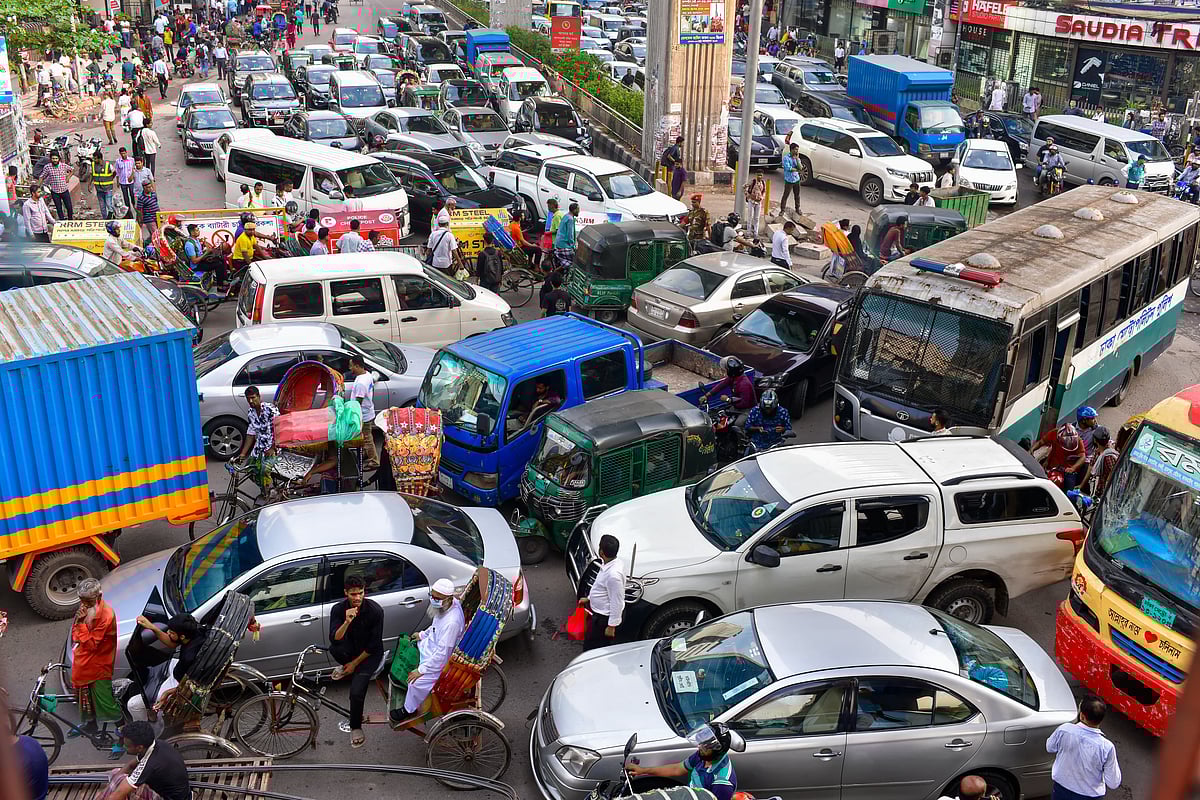 রাজধানীর গুরুত্বপূর্ণ কয়েকটি সড়ক অবরোধ করার ফলে পুরো রাজধানীতেই এর প্রভাব পড়ে। তীব্র যানজটে চরম ভোগান্তিতে পড়েন রাজধানীবাসী। বাংলামোটর মোড়, ২২ মে।