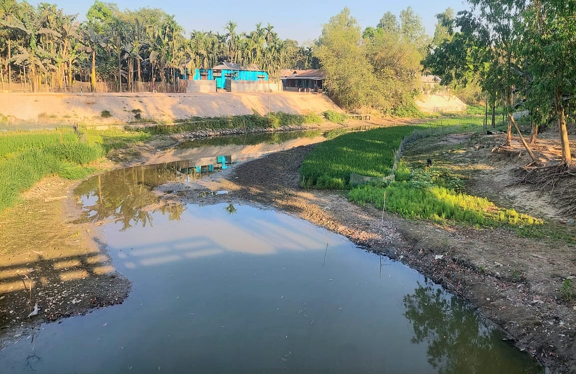 বাংলাদেশ-ভারত আন্তসীমান্ত নদী শালমারা। কুড়িগ্রাম জেলার ভূরুঙ্গামারী উপজেলায় এ নদীর প্রায় তিন কিলোমিটার ব্যক্তির নামে লিজ দেওয়া হয়েছে।