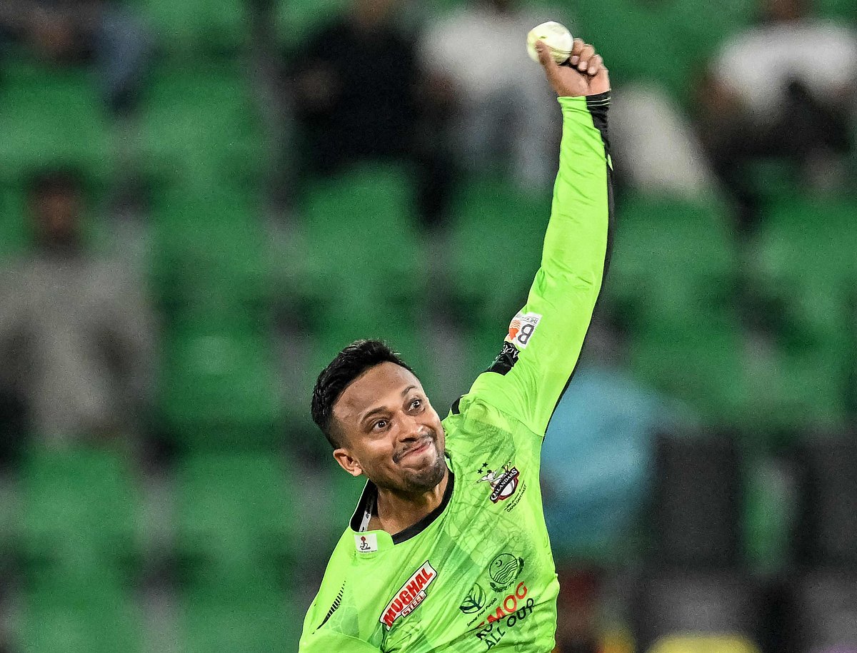 ৪ রান দিয়ে ১ উইকেট নিয়েছেন সাকিব