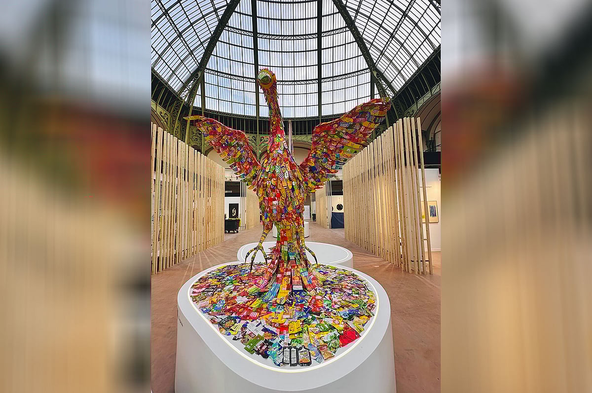 প্যারিসের প্রদর্শনীতে শিল্পী সুবর্না মোর্শেদার শিল্পকর্ম