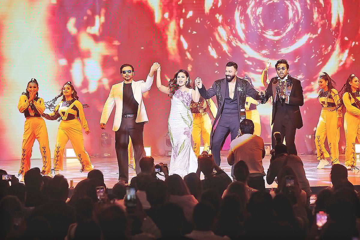 মেরিল-প্রথম আলো পুরস্কার অনুষ্ঠানের শেষ পরিবেশনায় শাকিব খান ও প্রীতম হাসানের ‘লাগে উরাধুরা’ গান ও নৃত্যের সঙ্গে দুই উপস্থাপক আফরান নিশো ও তাসনিয়া ফারিণ যোগ দিলে এক অভূতপূর্ব মুহূর্ত রচিত হয়। গতকাল সন্ধ্যায় রাজধানীর বাংলাদেশ-চীন মৈত্রী সম্মেলন কেন্দ্রে