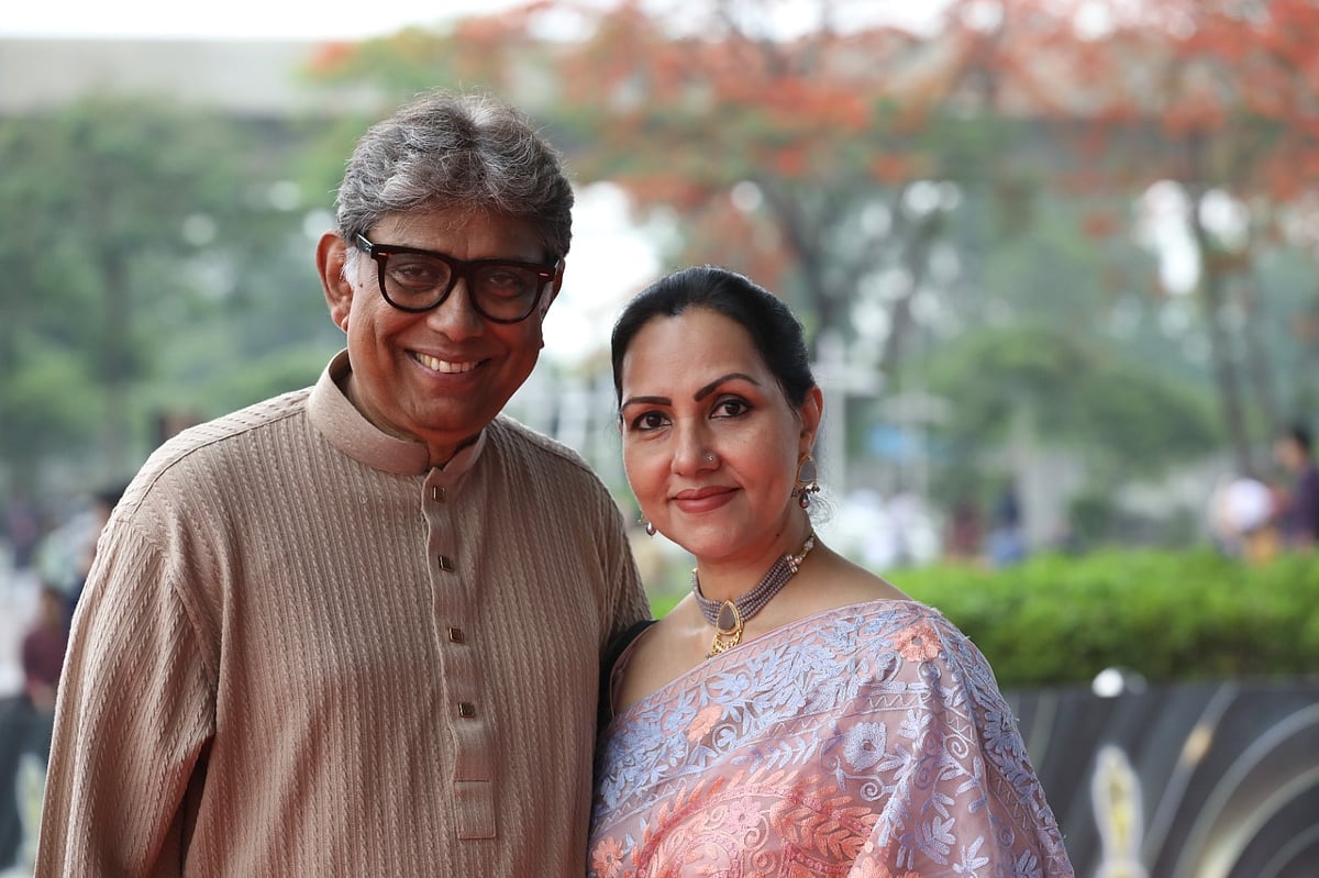 স্ত্রী তাজিন হালিমের সঙ্গে অভিনেতা ও নির্মাতা আফজাল হোসেন