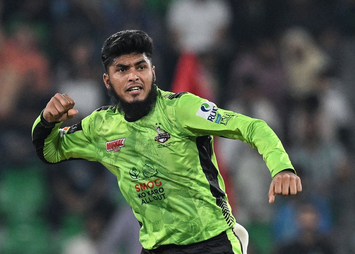 ৩৪ রানে ৩ উইকেট নিয়েছেন রিশাদ হোসেন