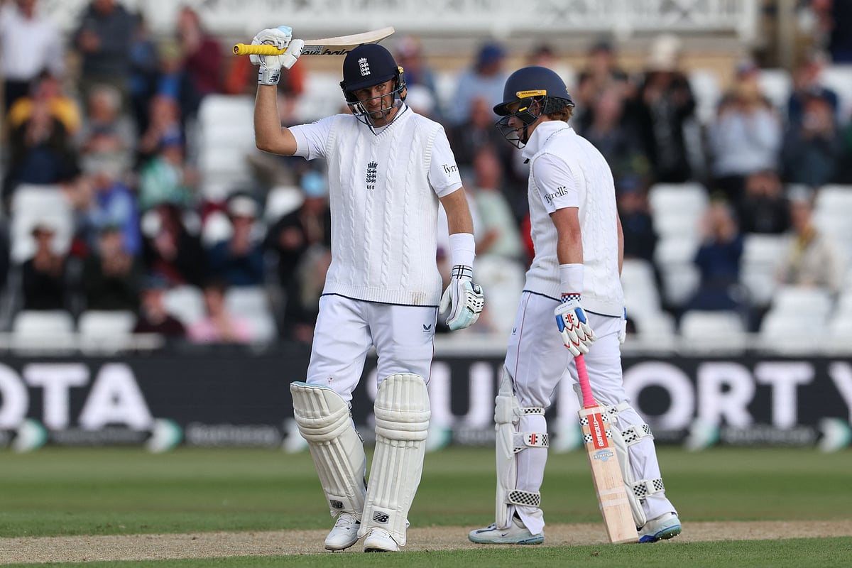 ১৩ হাজার রানের মাইলফলক ছোঁয়ার পর পর ব্যাট তুলেছেন রুট