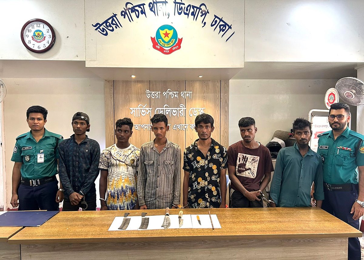 দেশীয় অস্ত্রসহ ছয়জনকে গ্রেপ্তার করেছে উত্তরা পশ্চিম থানা-পুলিশ