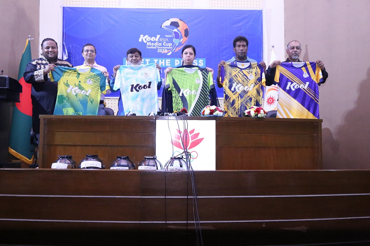 সংবাদ সম্মেলনে উন্মোচন করা হয় টুর্নামেন্টের জার্সি