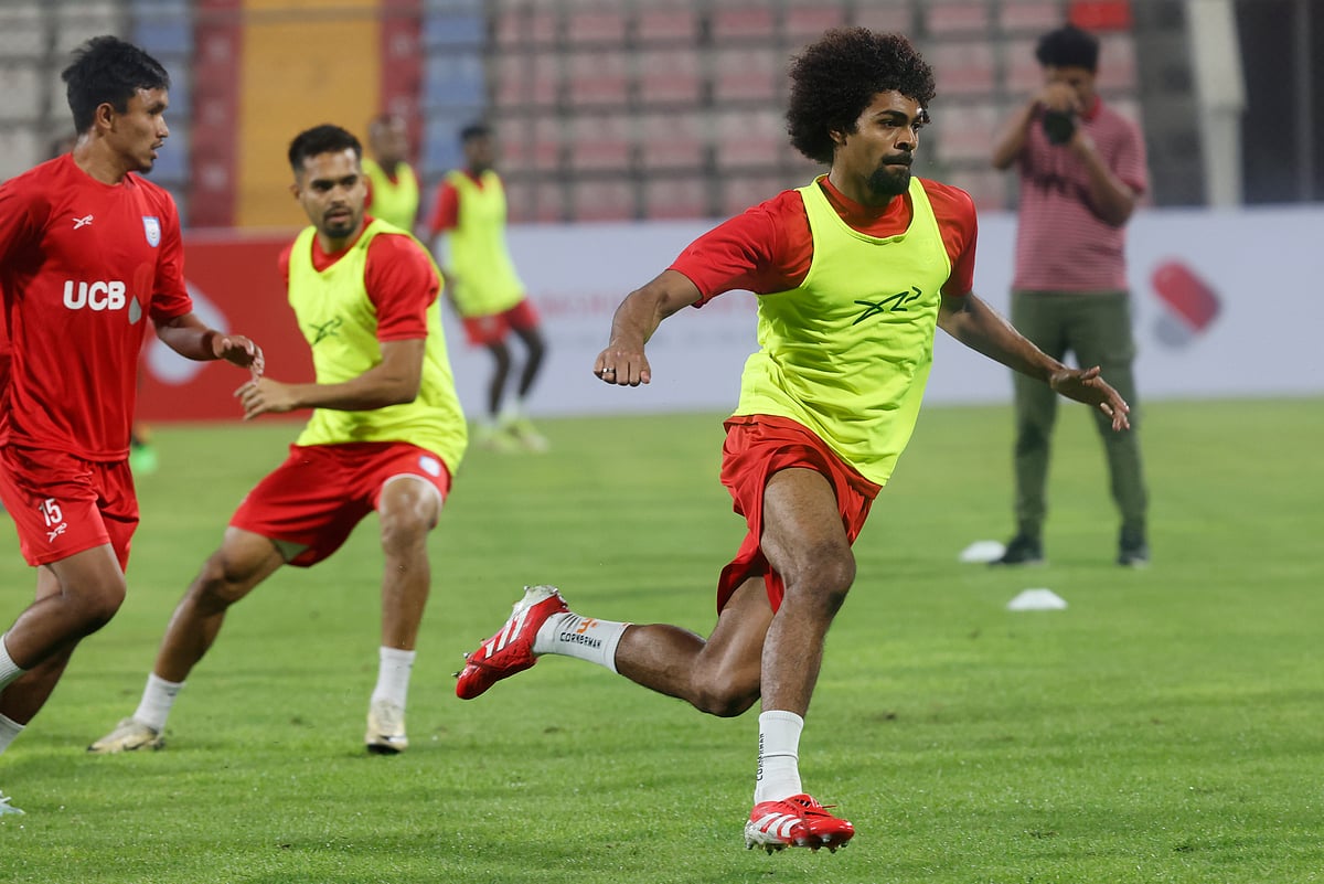 বাংলাদেশের ফুটবলে হামজা এখন আকর্ষণের কেন্দ্রবিন্দু