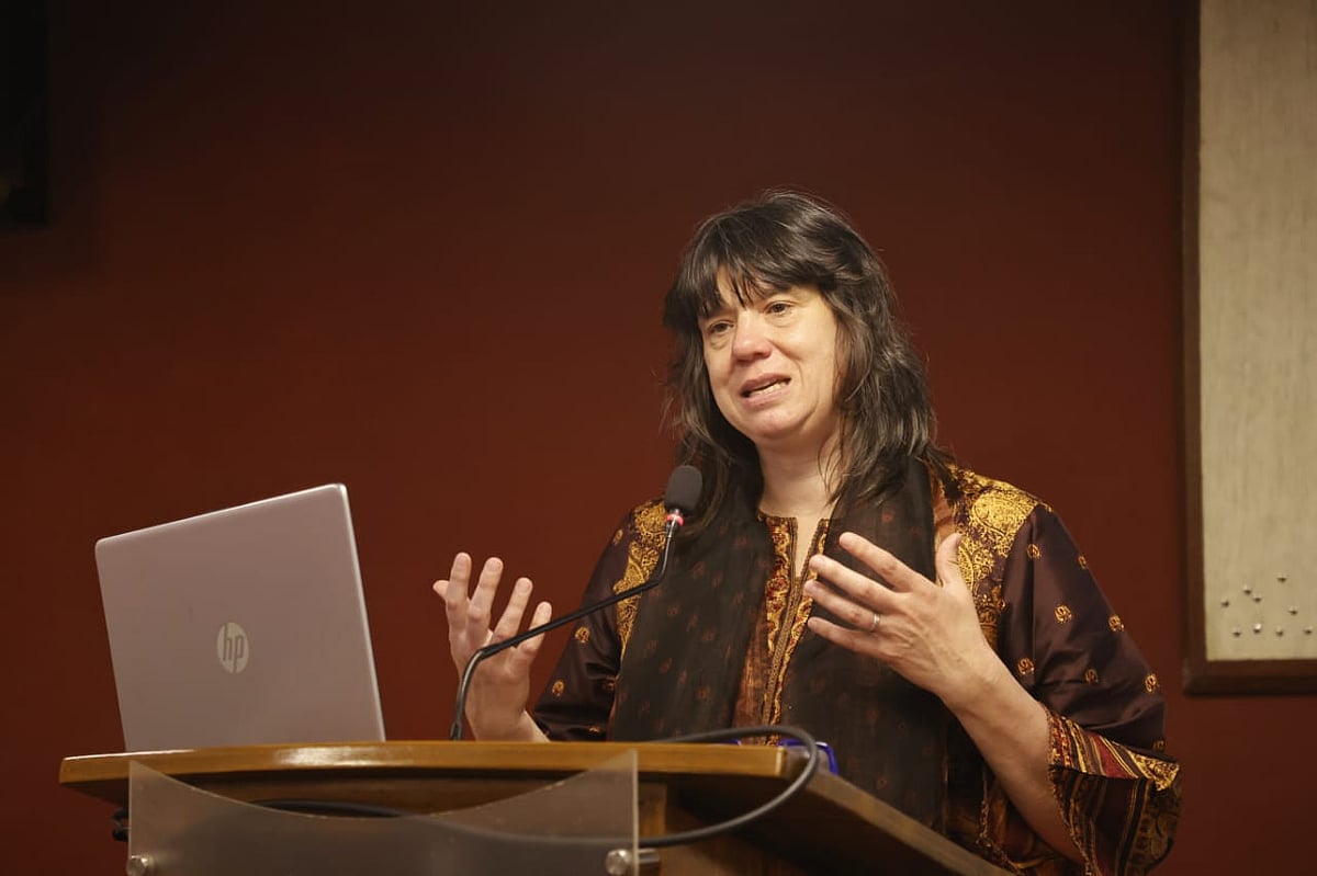 মুক্তিযুদ্ধ জাদুঘর আয়োজিত এক বিশেষ বক্তৃতায় এডিনবার্গ বিশ্ববিদ্যালয়ের শিক্ষক লিন্ডসে ক্যাথেরিন হোরনার। শনিবার রাজধানীর আগারগাঁওয়ে