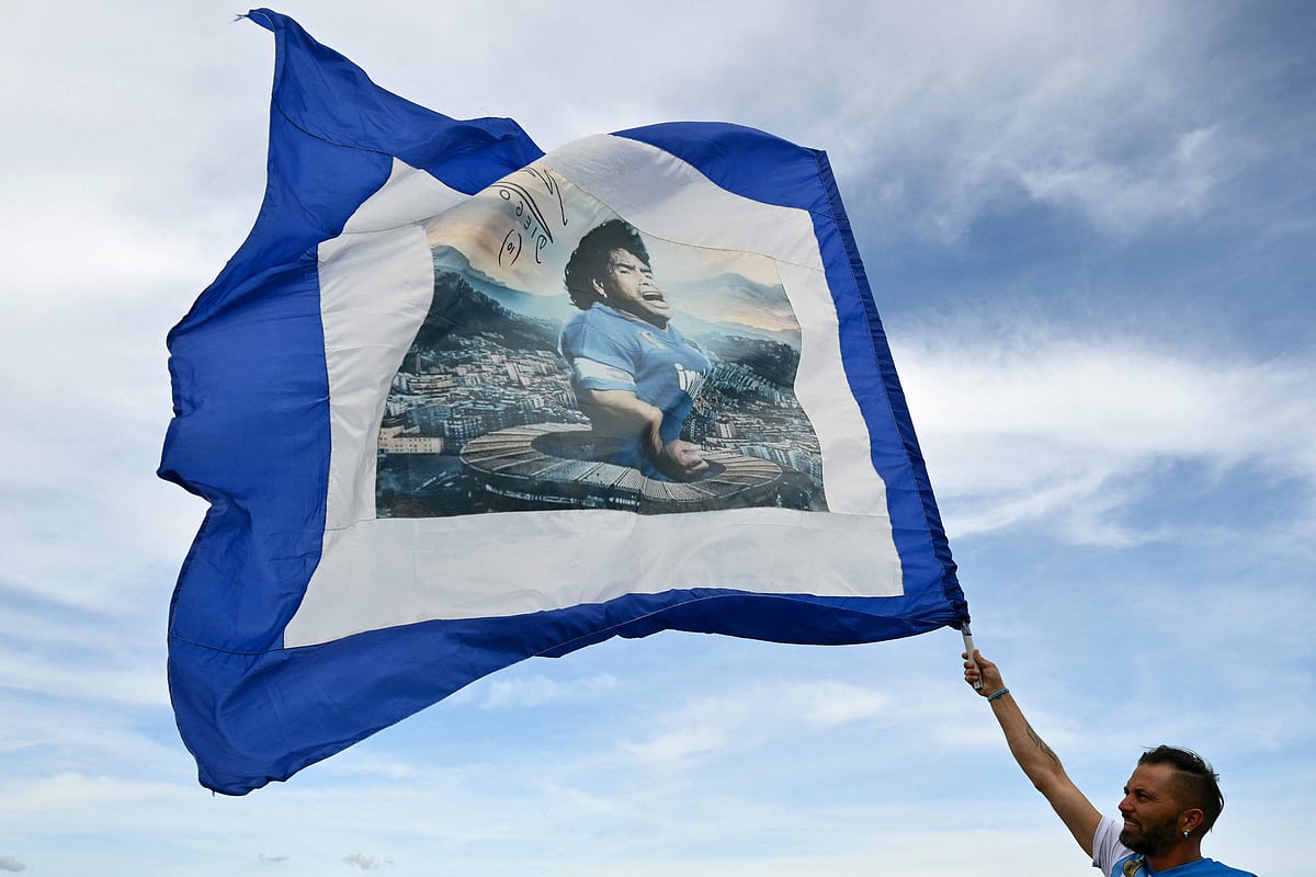 নাপোলির উৎসবে ছিলেন ম্যারাডোনাও