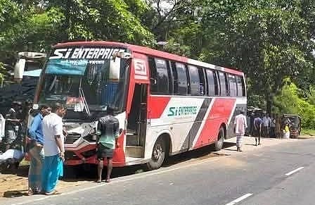 দুর্ঘটনার পর জব্দ করা হয় বাসটি