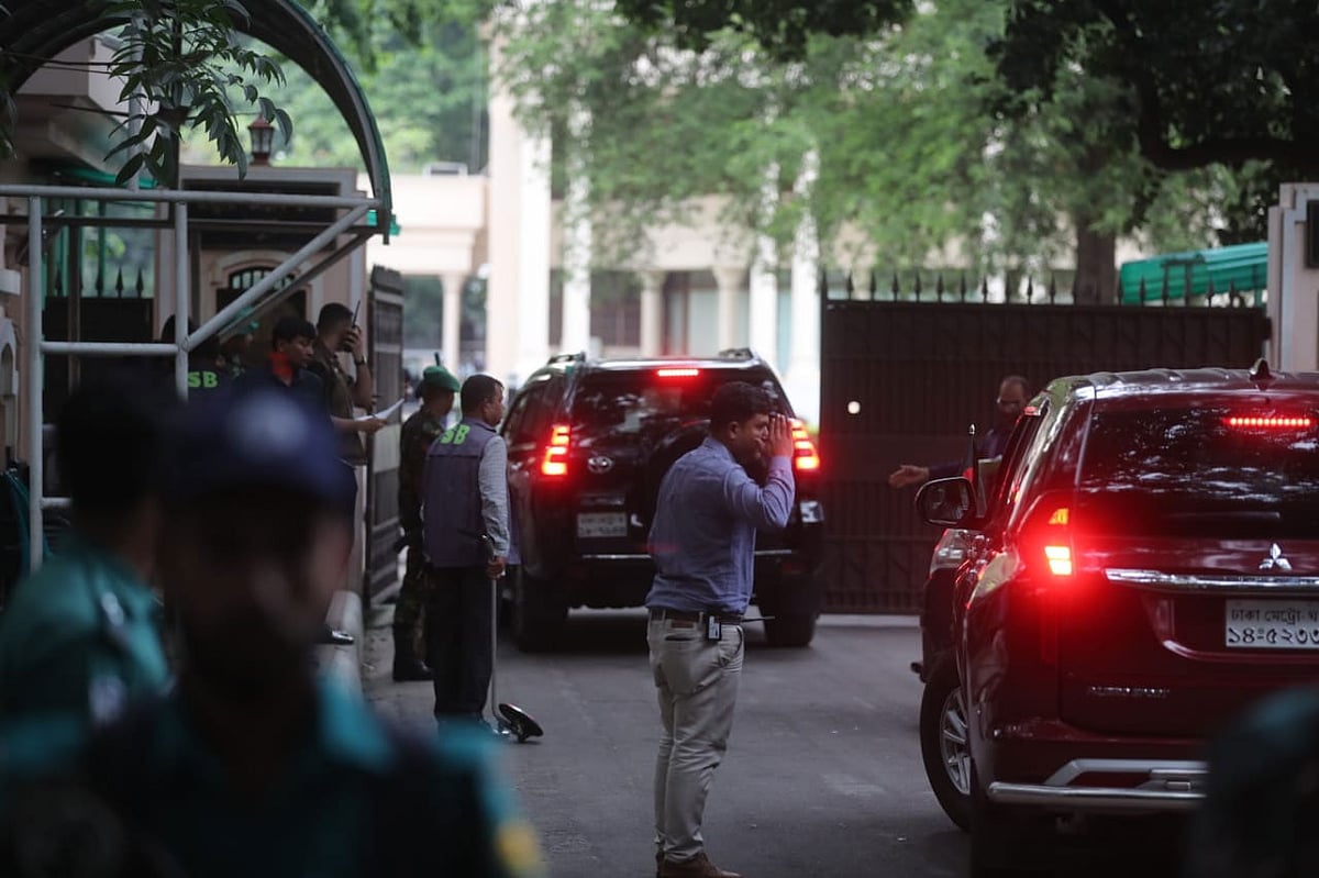 প্রধান উপদেষ্টার সঙ্গে বৈঠকে অংশ নিতে রাষ্ট্রীয় অতিথি ভবন যমুনায় গেছেন বিভিন্ন দলের নেতারা। আজ রোববার বিকেলে