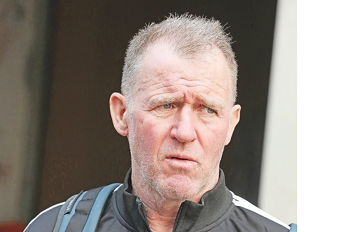 বাংলাদেশ নারী ফুটবল দলের কোচ পিটার বাটলার।