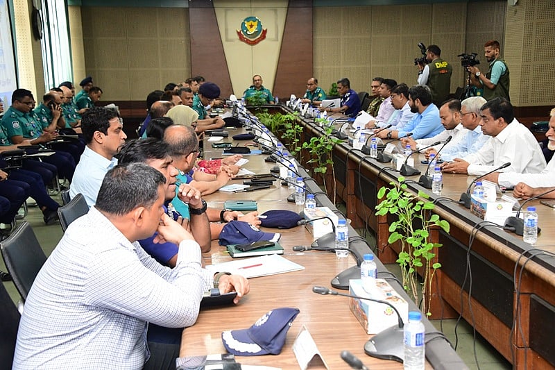 সোমবার সকালে ডিএমপি সদর দপ্তরে অনুষ্ঠিত সমন্বয় সভায়
