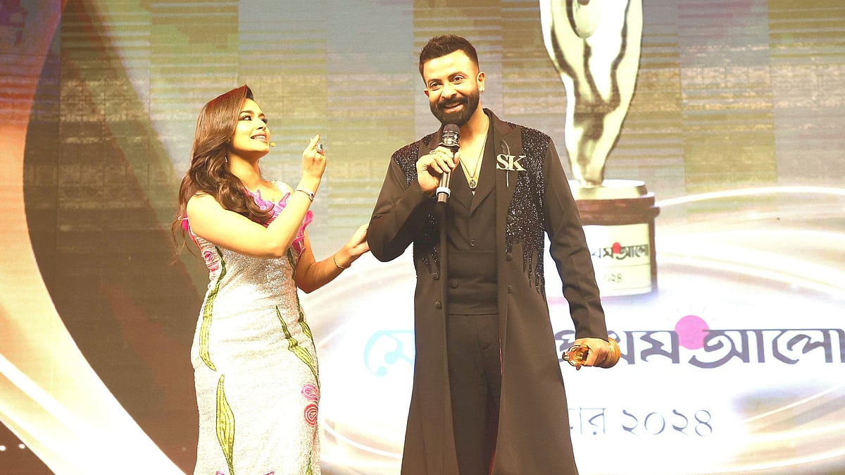 মেরিল–প্রথম আলো পুরস্কার মঞ্চে তাসনিয়া ফারিণ ও শাকিব খান