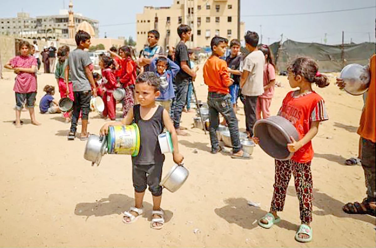 কেউ দান করেন, কেউ প্রতিবাদে রাস্তায় নামেন, তবু গাজার শিশুদের ওপর যুদ্ধ থামছে না