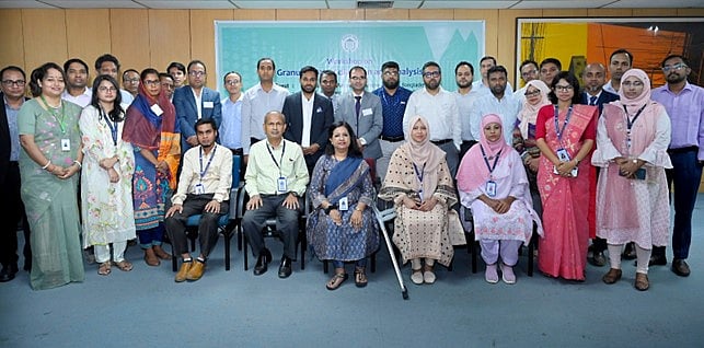 বাংলাদেশ ব্যাংকে অনুষ্ঠিত কর্মশালায়  অংশগ্রহণকারীরা