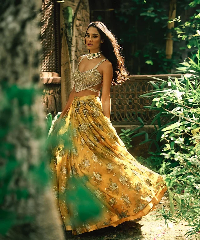 Seksual liboslar aks etgan virtual moda namoyishi Seksual liboslar aks etgan virtual moda namoyishi