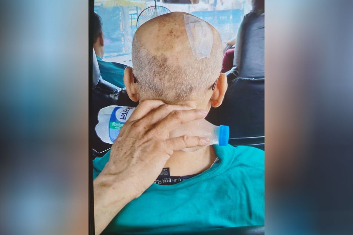 ঢাকার আদালতের হাজতখানায় পড়ে গিয়ে কামরুল ইসলামের মাথার পেছনে কেটে গেছে। সেখানে ব্যান্ডেজ লাগিয়ে তাঁকে কেরানীগঞ্জ কেন্দ্রীয় কারাগারে পাঠিয়ে দেওয়া হয়