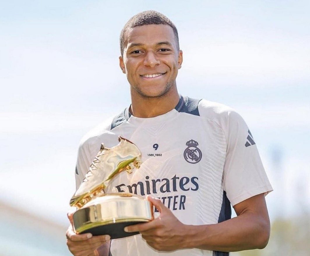 ইউরোপিয়ান গোল্ডেন শু হাতে কিলিয়ান এমবাপ্পে