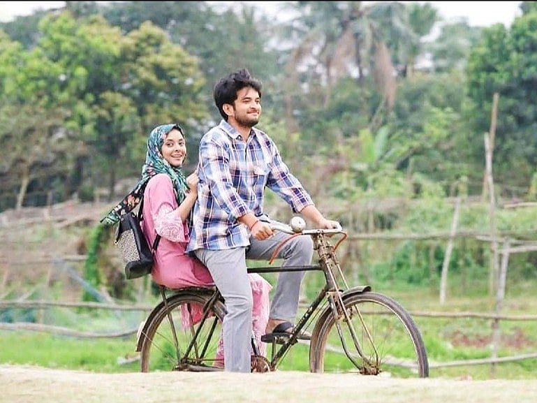 আলাদা ধর্মাবলম্বী দুই তরুণ–তরুণীর গল্পে নাটকটি নির্মাণ করেছেন সজীব খান।