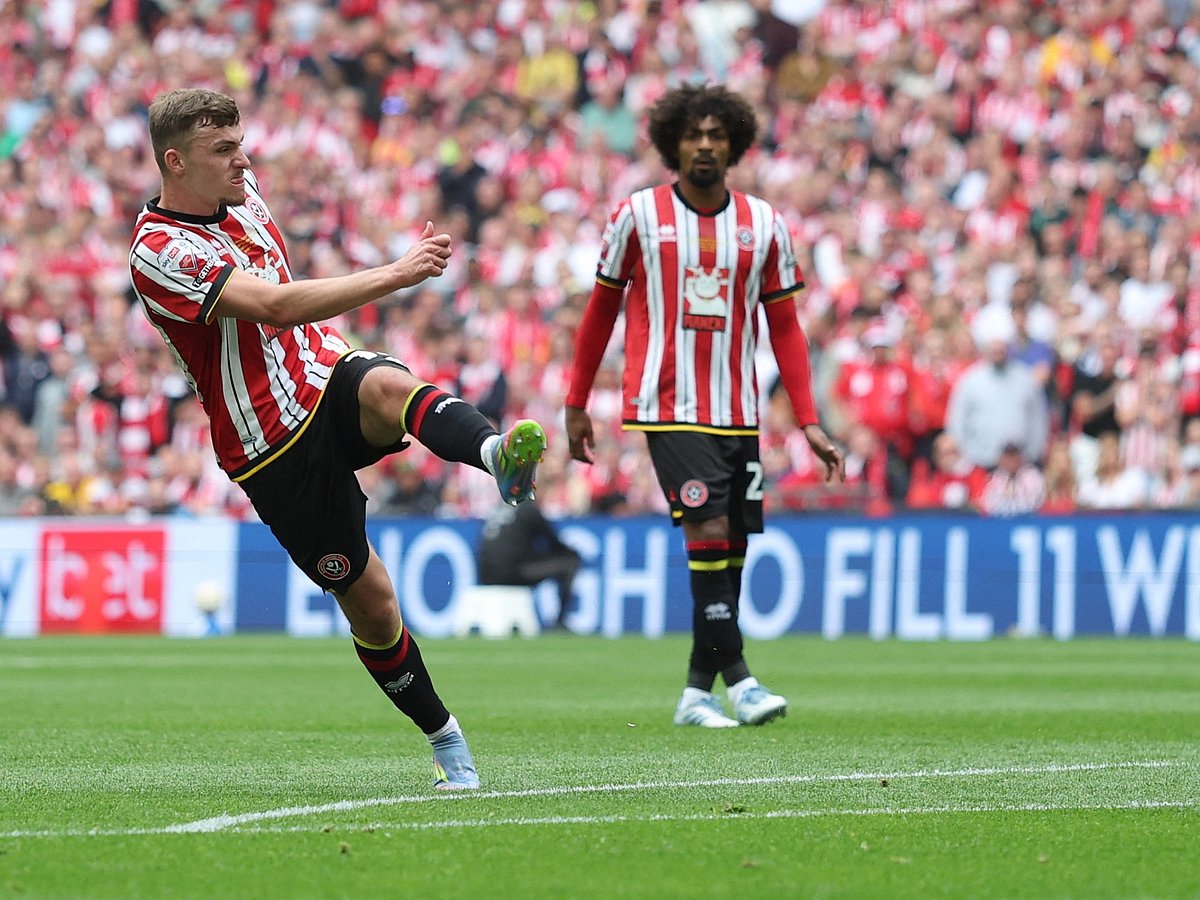 ৭৫ মিনিট পর্যন্ত এগিয়ে থেকেও প্লে–অফ ফাইনালে হেরে প্রিমিয়ার লিগে ওঠার সুযোগ হারিয়েছে হামজাদের শেফিল্ড ইউনাইটেড