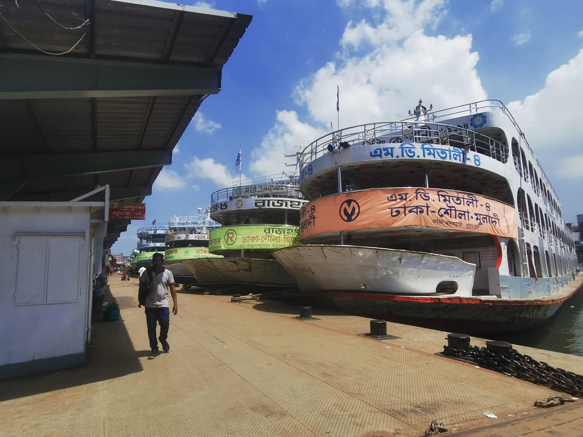 পবিত্র ঈদুল আজহা উপলক্ষে ঢাকা থেকে দক্ষিণাঞ্চলের ৪১টি রুটে আগামী ৩ জুন থেকে বিশেষ লঞ্চ সার্ভিস চালু করতে যাচ্ছে বিআইডব্লিউটিএ। আজ দুপুরে রাজধানীর সদরঘাট টার্মিনালে