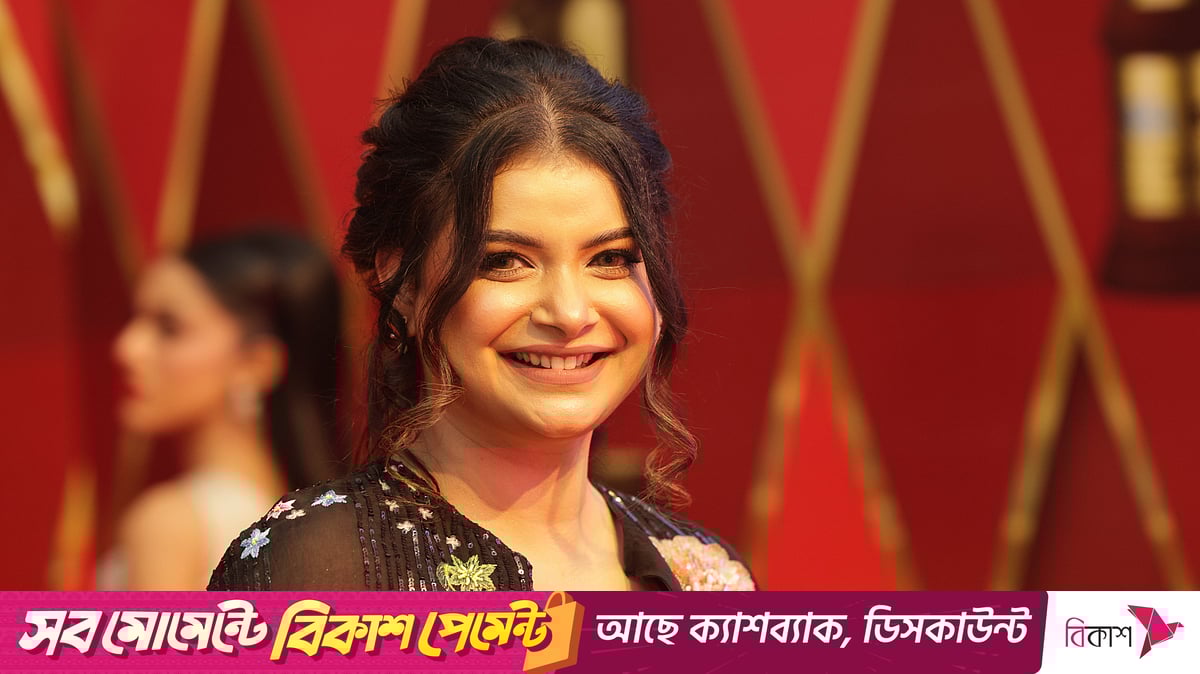 Afrika jinsiy aloqa video U porno uxlayotganida men uni yopishtirdim