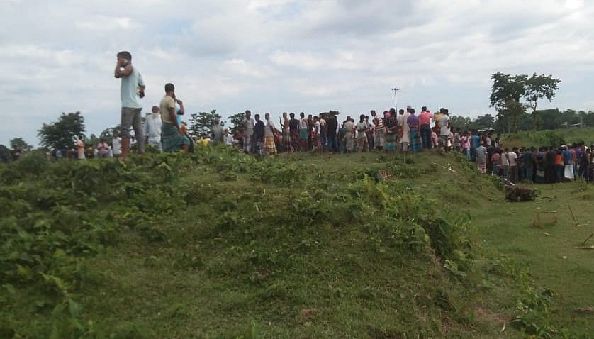 লালমনিরহাটের আদিতমারী সীমান্ত দিয়ে বিএসএফ ঠেলে পাঠানোর চেষ্টা করলে বিজিবির পাশাপাশি স্থানীয় লোকজন বাধা দেয়। বুধবার দুপুরে উপজেলার দুর্গাপুর ইউনিয়নের চওরাটারী সীমান্তে