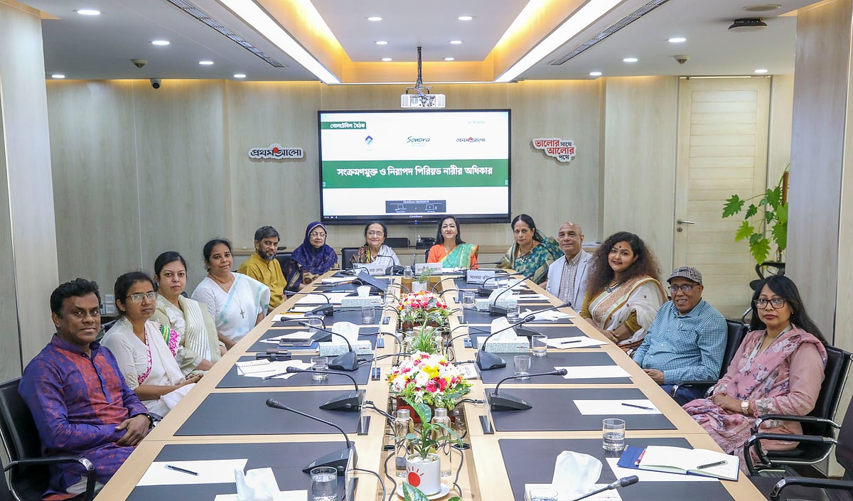 বিশ্ব মাসিক স্বাস্থ্যবিধি দিবস উপলক্ষে আয়োজিত গোলটেবিলে আমন্ত্রিত অতিথিরা