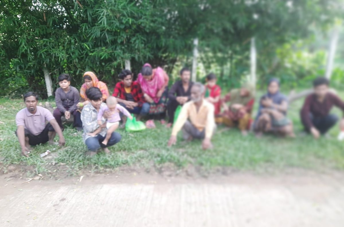 সিলেটের জৈন্তাপুরে পৃথক অভিযানে আজ ভোর ও সকালে বিএসএফের ঠেলে পাঠানো ৬৬ জনের একাংশ