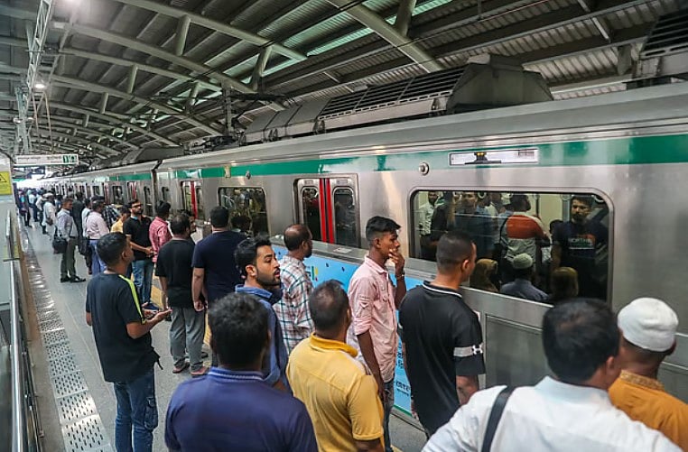 আমাদের রাজধানী শহরের যোগাযোগব্যবস্থার আধুনিক এক সংযোজন মেট্রোরেল।