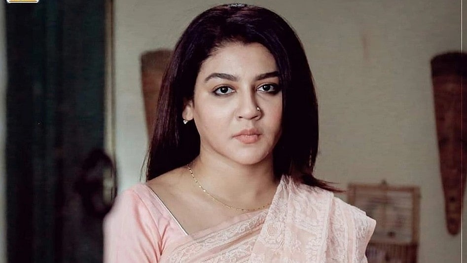 ‘অর্ধাঙ্গিনী’ সিনেমার একটি দৃশ্যে জয়া আহসান