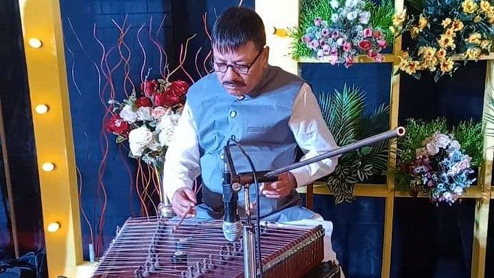 যন্ত্রসংগীতশিল্পী নূরুল হক। পরিবারের সৌজন্যে