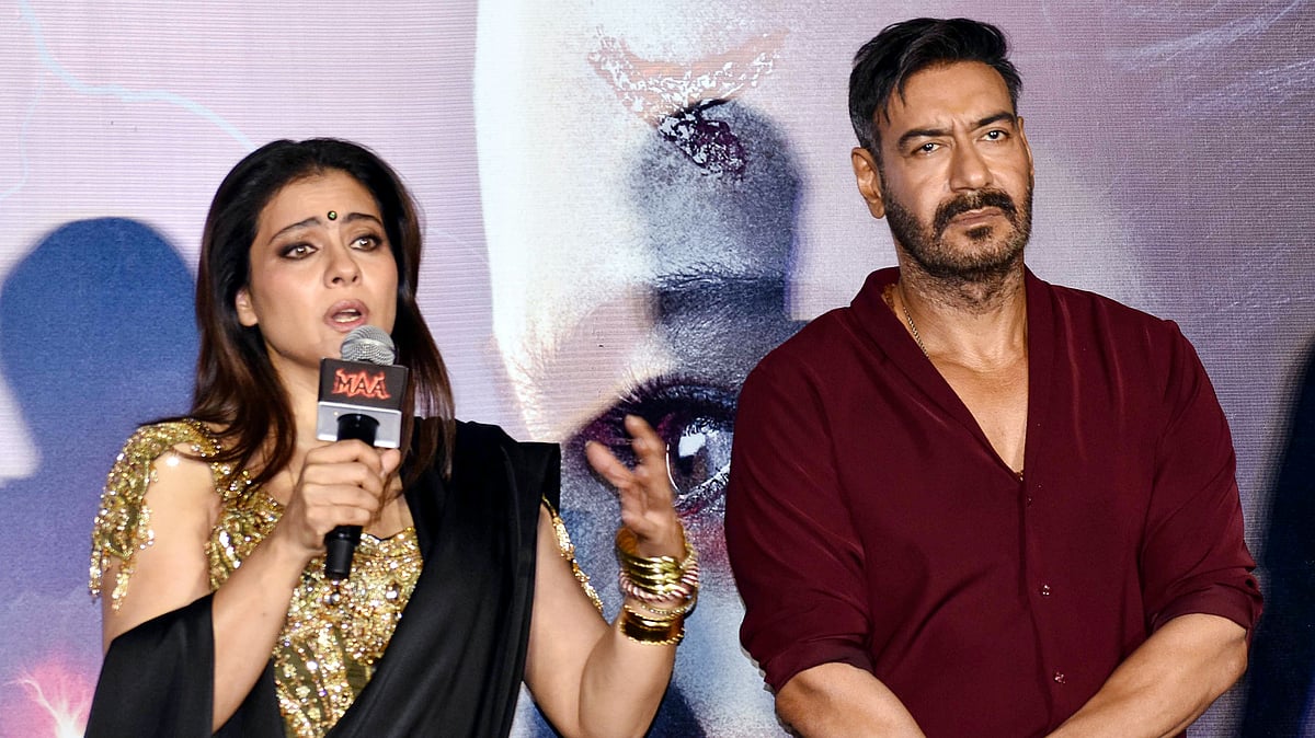 ট্রেলার প্রকাশ অনুষ্ঠানে কাজল ও অজয়। এএনআই