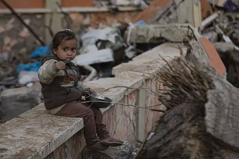 দুই বছর বয়সী আলমা। গাজা সিটি, আল–রিমাল, ওমর আল–মুখতার সড়ক, মার্চ ২০২৫