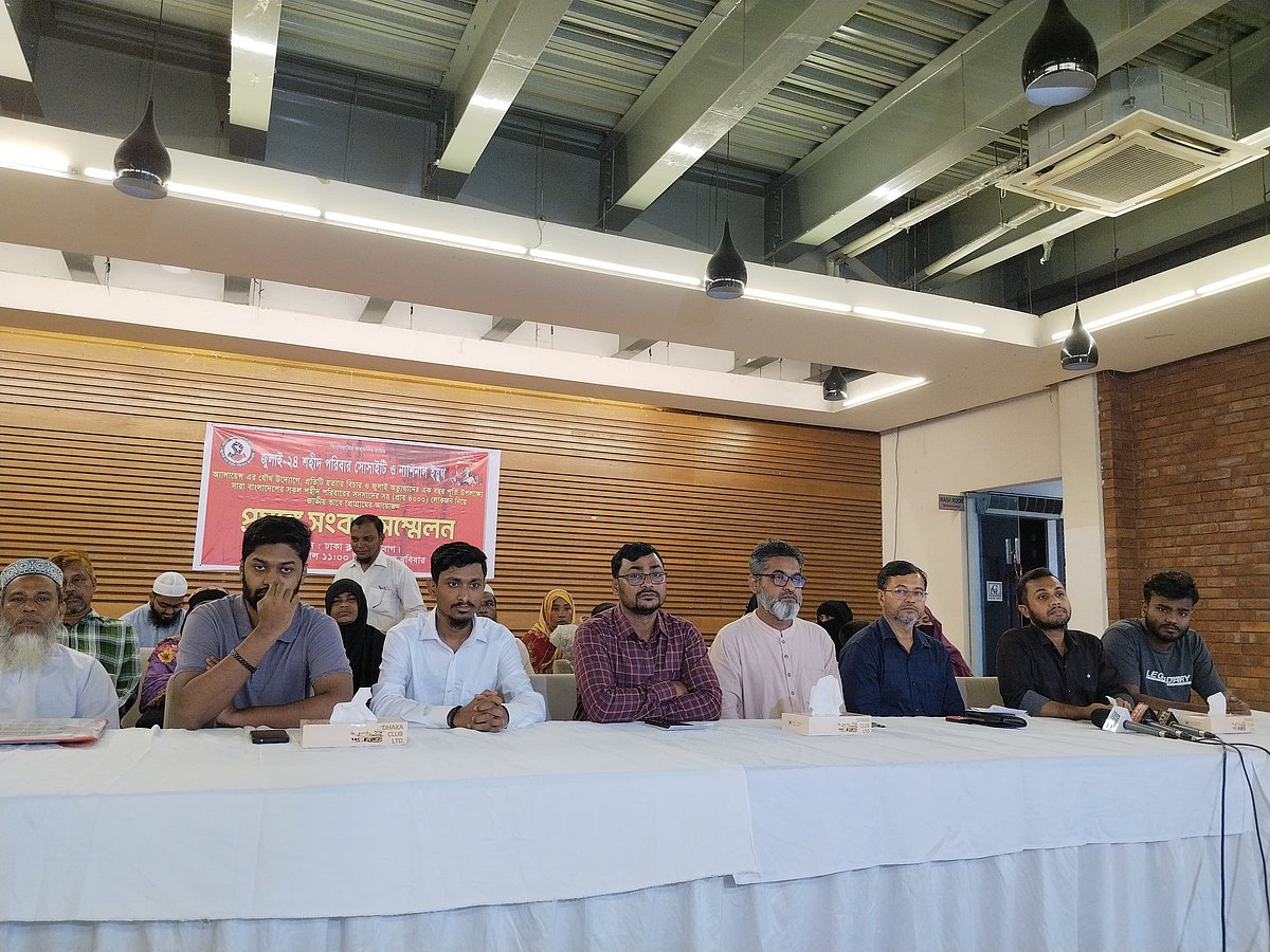 ‘জুলাই-২৪ শহীদ পরিবার সোসাইটি’ ও ‘ন্যাশনাল ইয়ুথ অ্যালায়েন্স বাংলাদেশ’-এর যৌথ সংবাদ সম্মেলন। আজ রোববার দুপুর ১২টার দিকে রাজধানীর ঢাকা ক্লাব মিলনায়তনে
