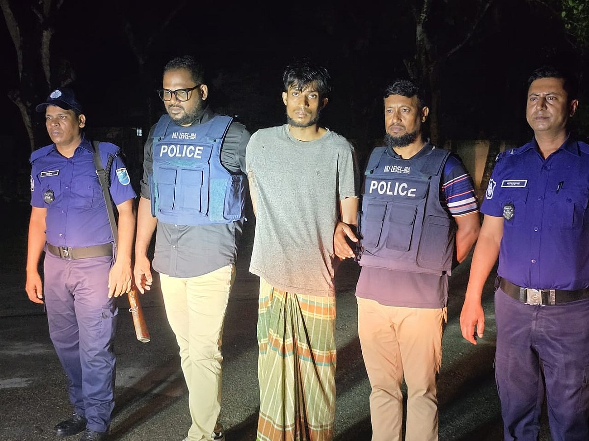 পুলিশের হাতে গ্রেপ্তার শাহপরান