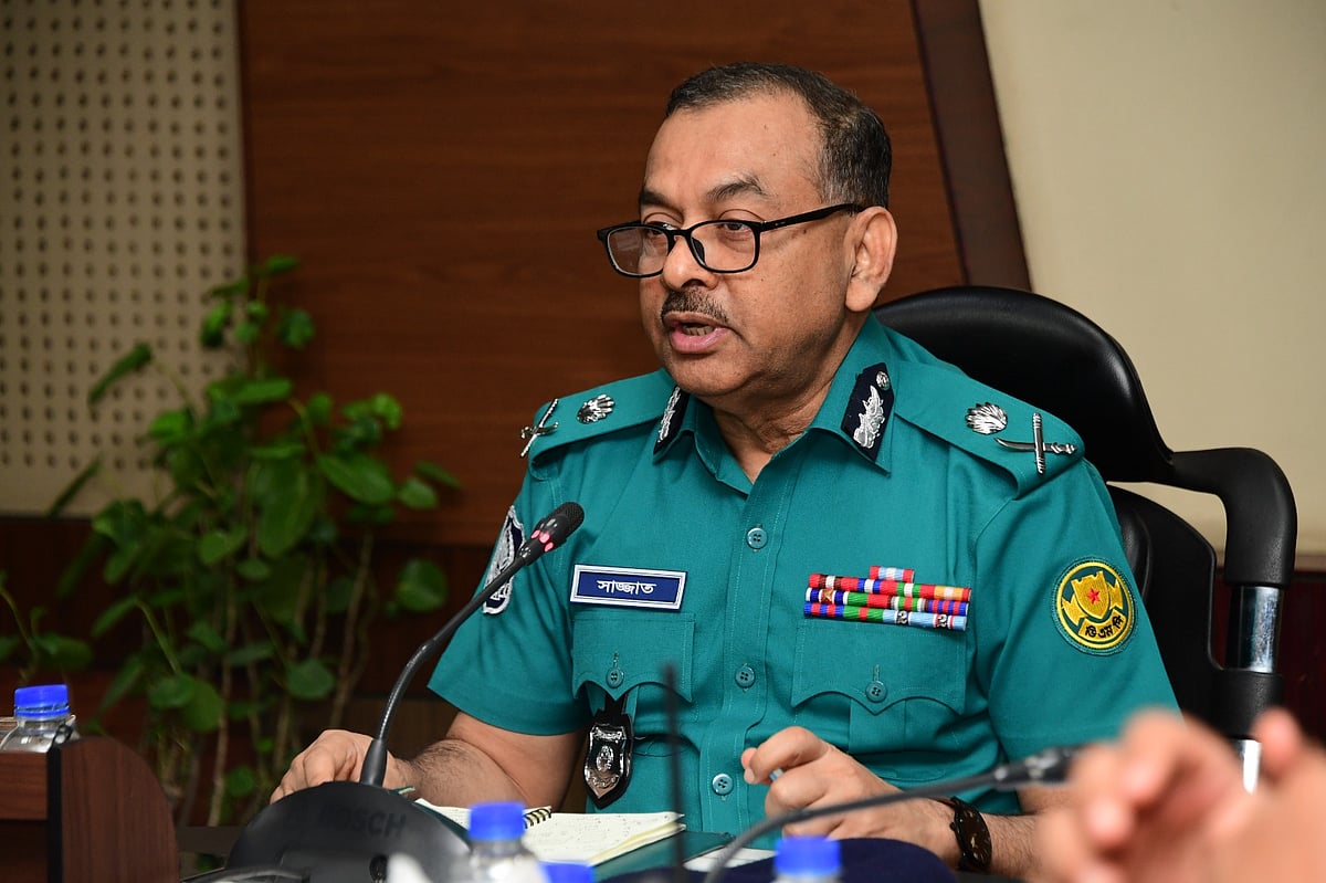 ডিএমপি সদর দপ্তরে রোববার সকালে ঈদুল আজহা উপলক্ষে অনুষ্ঠিত সমন্বয় সভায় বক্তব্য দেন ঢাকা মহানগর পুলিশ (ডিএমপি) কমিশনার শেখ মোহাম্মদ সাজ্জাদ আলী