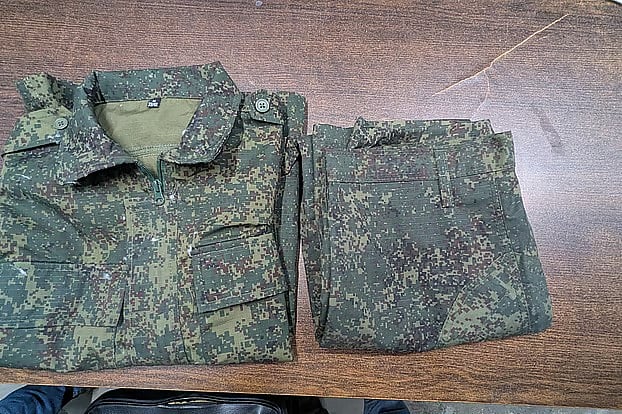 ১৭ মে বায়েজিদ এলাকার একটি কারখানা থেকে উদ্ধার হওয়া ইউনিফর্ম