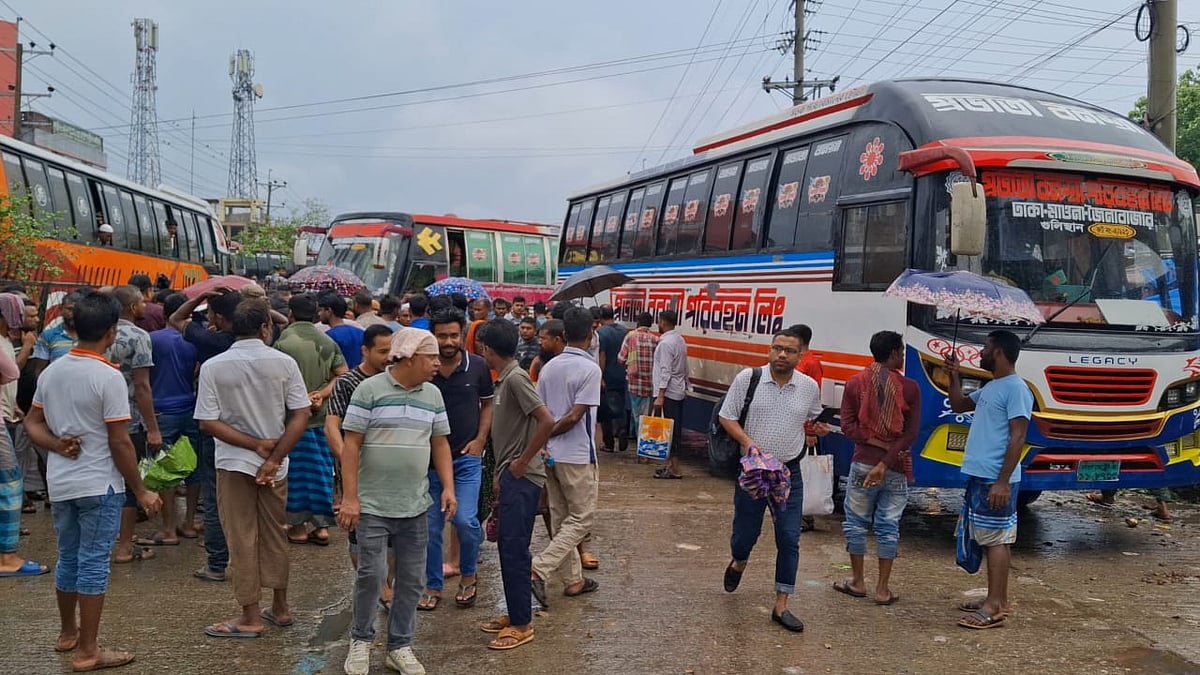 শ্রীপুরে মারধর ও চাঁদাবাজির প্রতিবাদে পরিবহনশ্রমিকরা দুই ঘণ্টা সড়ক অবরোধ করে রাখে। আজ সোমবার